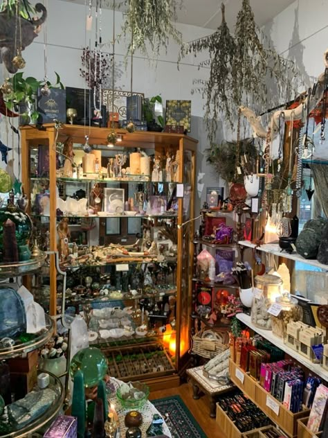 Spiritual Shop Aesthetic, Metaphysical Shop Aesthetic, Crystal Shop Aesthetic, Crystals Room, Crystal Shopping, Witchy Room, Metaphysical Store, Crystal Room, Crystals Store