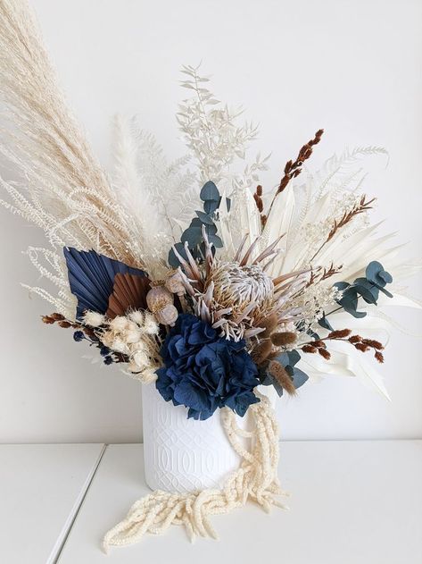 Preserved Floral Arrangements, Blue Dried Flower Arrangements, Flowerbox Diy, Diy Dried Flower Arrangement, Pine Cone Flower Wreath, Dried Flowers Arrangement, Natural Bouquet, Flower Backdrop Wedding, Diy Arrangements