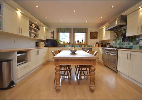 I really like this kitchen. Good lighting and a big, family table in the middle. Kitchen With Table, Empty Kitchen, Kitchen Big, Efficient Kitchen, Kitchen Large, Good Lighting, Family Table, Home Board, Family Kitchen