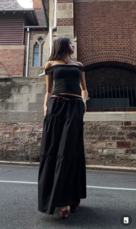 All Black Long Skirt Outfit, Tiered Skirt Outfit Summer, Black Maxi Skirt Outfit Summer, Black Tiered Skirt Outfit, Black Flowy Skirt Outfit, Flowy Maxi Skirt Outfit, Black Ruffle Skirt Outfit, Boho Maxi Skirt Outfit, Tiered Maxi Skirt Outfit