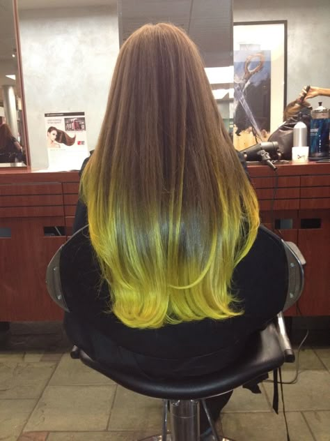 Hidden Hair Color, Dark Ombre Hair, Hair Colour For Green Eyes, Yellow Hair Color, Dip Dye Hair, Hair Color Underneath, Hair Streaks, Hair Idea, Blonde Hair Looks