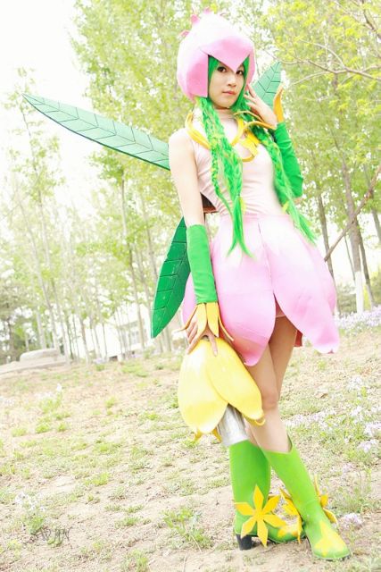 lillymon cosplay - THANK YOU FOR SOMEONE FINALLY POSTING DIGIMON STUFF!!!!! Digimon Cosplay, Cosplay Pokemon, Perfect Cosplay, Couples Cosplay, Digimon Adventure 02, Batgirl Costume, Women Cosplay, Geek Games, Pokemon Cosplay