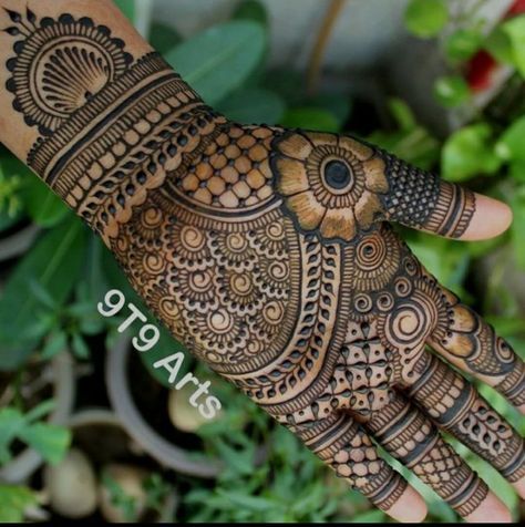 Short Hand Mehndi Designs, Easy Hand Mehndi, Bharwa Mehndi Designs, Beautiful Simple Mehndi Design, Mehndi Design Easy, Beautiful Mehndi Designs, Unique Henna, Front Mehndi Design, Palm Mehndi Design