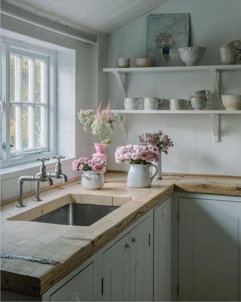 Cottage Kitchen French Cottage Kitchen, Reclaimed Kitchen, Wood Countertops Kitchen, Country Cottage Kitchen, Reclaimed Wood Kitchen, Cottage Kitchens, Farm Kitchen, Cozy Kitchen, Cottage Kitchen