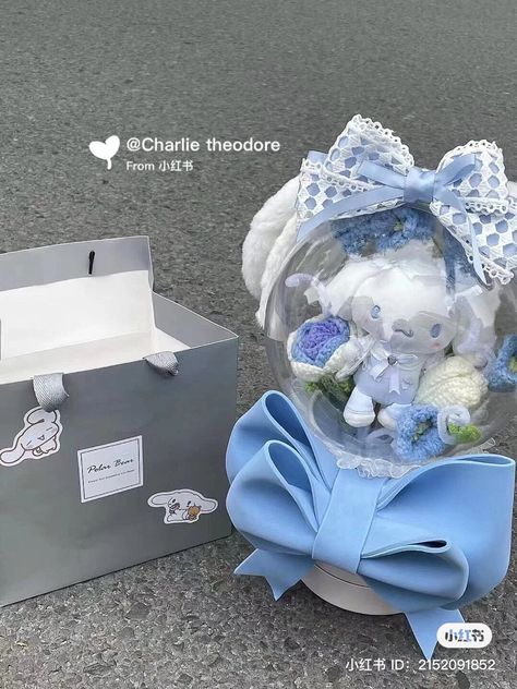 Cinnamon Roll Bouquet Sanrio, Cinamoroll Bouquet, Cinnamoroll Flower Bouquet, Cinnamoroll Bouquet, Plush Flower, Stylish School Bags, Birthday Basket, Hello Kitty Aesthetic