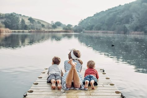 Sonnet James, the California-based clothing company for playful moms, was founded by… Family Pictures On A Dock, Lake Pictures Family, Family Dock Pictures, Lake Pictures With Family, Lakeside Family Photos, Laying Down Pics, Perfect Pic, Lake Photoshoot, Summer Family Photos