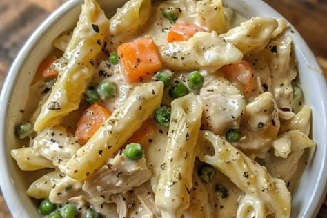 Chicken Pot Pie Pasta Chicken Mixed Vegetables, Chicken Pot Pie Pasta, Pot Pie Pasta, Classic Chicken Pot Pie, Lunch Lady Brownies, Creamy Chicken Pot Pie, Homemade Comfort Food, Creamy Pasta Dishes, Pot Pies Recipes