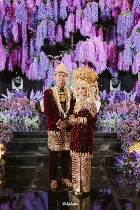 Indonesian Wedding, Wedding Dress Types, Foto Wedding, Dreamy Wedding Dress, Wedding Organizer, Malay Wedding, Wedding Muslim, Wedding Backdrop Design, Wedding Marketing