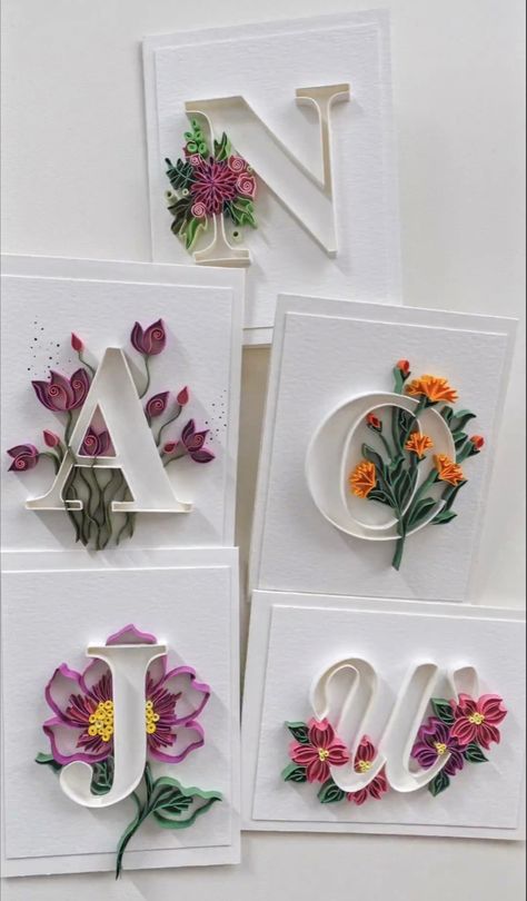 Paper Quilling Letters, Teknik Quilling, Diy Quilling Crafts, Quilling Flower Designs, Fun Diy Projects, Quilling Letters, Paper Quilling Tutorial, Paper Quilling For Beginners, Paper Quilling Flowers