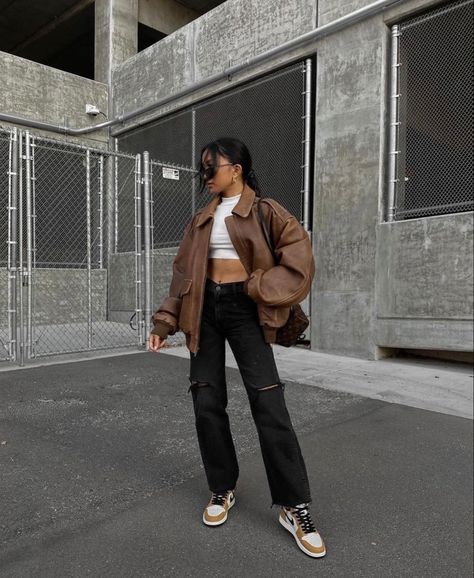 Brown Streetwear Outfit, Airforce 1 Outfit Women, Outfit With Jordan 1, Fits With Jordans, Outfits With Air Jordans, Aj1 Outfit Women, Airforce 1 Outfit, Air Jordan 1 Outfit Women, Air Jordan Outfit