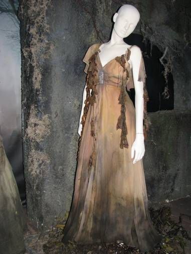 'Ghost Whisperer' Costume Designer gives great Halloween costume tips - Monsters and Critics Ophelia Halloween Costume, Drowned Halloween Costume, Drowned Costume, Distressed Costume, Costume Distressing, Realistic Ghost Costume, Victorian Ghost Halloween Costume, Ghost Costume Ideas, Victorian Ghost Costume