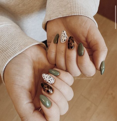 Fall Luminary Nails, Luminary Nails Design, Green Trendy Nails, Botanical Nails, Luminary Nails, Green Fall Nails, Earthy Nails, Harry Potter Nail Art, Seasonal Nails