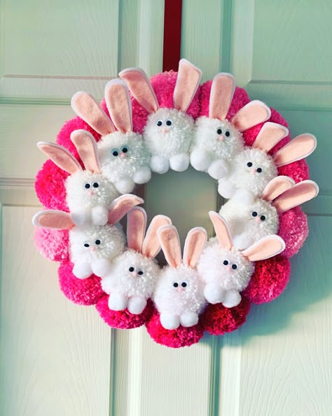 Easter Pom Pom Crafts, Pom Wreath, Easter Wreath Diy, Pom Pom Wreath, Easter Craft Decorations, Painted Furniture Diy, Easter Bunny Crafts, Dekor Diy, Diy Yarn Crafts