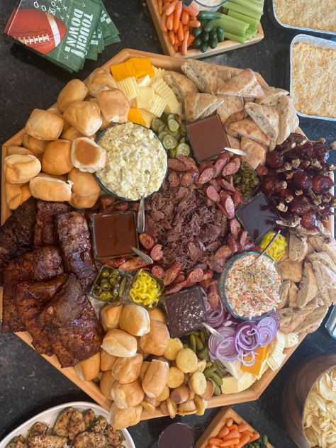 Bbq Graze Board, Bbquterie Board, Junkcuterie Board, Family Chili Charcuterie Board, Texas Charcuterie Board Bbq, Soul Food Charcuterie Board Ideas, Bbq Grazing Table Ideas, Bbq Food For Wedding, Bbq Charcuterie Table