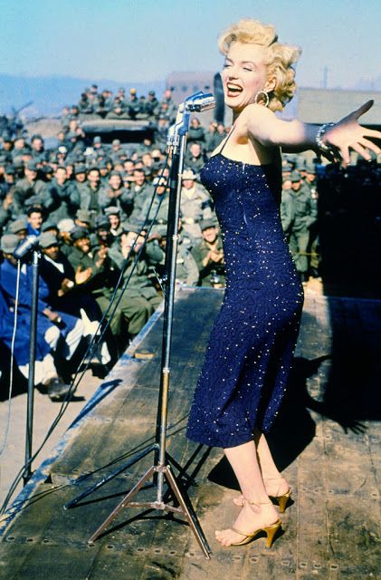 Marilyn Monroe in Korea. 1954 Vestidos Pin Up, Chuncheon, Vestidos Retro, Joe Dimaggio, Marilyn Monroe Photos, Mia 3, Actrices Hollywood, Norma Jean, Norma Jeane