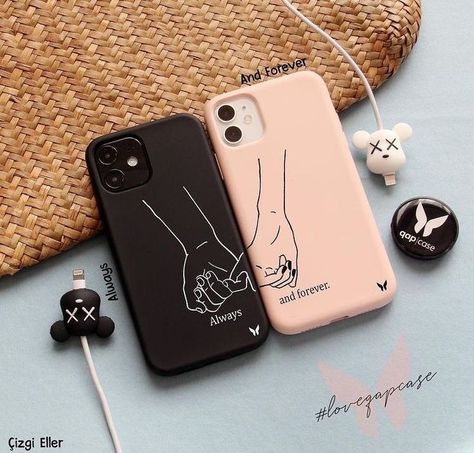 Couple Covers Phone Cases, Couple Mobile Cover Design, Phone Case Ideas For Couples, Matching Phone Cases Bff, Handmade Mobile Cover, Case Iphone Couple, Couple Case, Bff Phone Cases, Friends Phone Case