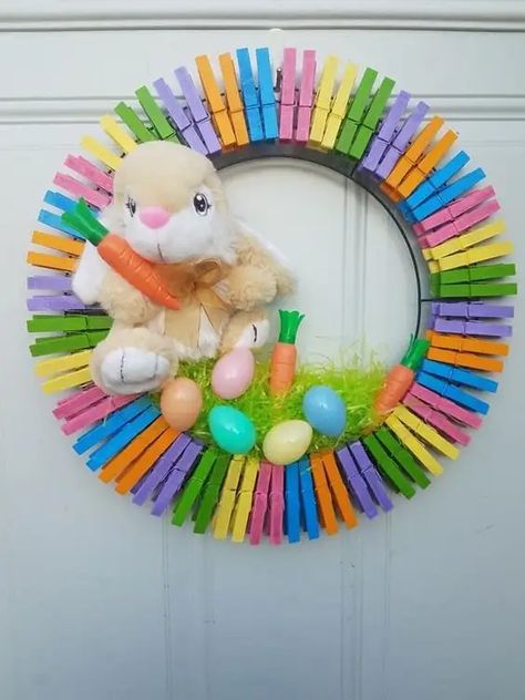 50 + Adorable DIY Dollar Store Easter Decorations for Kids to Make - HubPages Clothespin Diy Crafts, Wooden Clothespin Crafts, Clothespin Art, Easter Wreath Diy, Clothes Pin Wreath, Easter Craft Decorations, Spring Easter Crafts, Easter Bunny Crafts, Easter Bunny Wreath