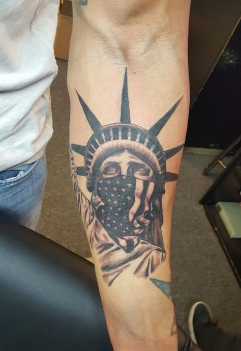 Conservative Tattoos, Christian Hand Tattoos, Revolution Tattoo Ideas, Humanity Tattoo, Lady Liberty Tattoo, Statue Of Liberty Tattoo, Calf Tattoo Men, Liberty Tattoo, Faded Tattoo