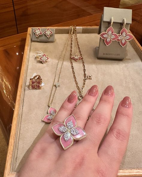 Pretty in Pink! 💗 We stopped in to view the newest collection from Roberto Coin and we were in love! The most beautiful pieces in a stunning Pink Rhodonite 😍 تينن بالوردي #eliteUSA_Photography 🔑 Fine Jewelry, Luxury Jewelry, Pink Rhodonite, Diamond Jewelry Fine Jewelry Photography, Roberto Coin Jewelry, Pink Rhodonite, Roberto Coin, Jewelry Luxury, Jewelry Photography, Luxury Jewelry, New Shop, Our Love