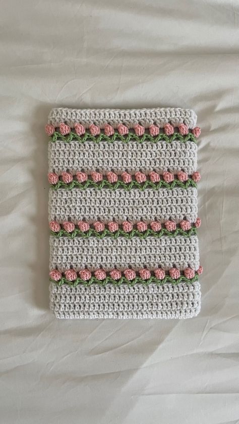 Laptop Cover Crochet Pattern, Crochet Laptop Cover Pattern Free, Laptop Case Crochet Pattern, Crochet Laptop Sleeve Aesthetic, Crocheted Laptop Sleeve, Crocheted Laptop Case, Computer Cover Crochet, Macbook Crochet Case, Crochet Laptop Covers