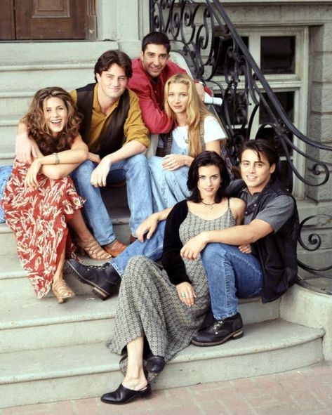 Friends (1994–2004) Friends Sitcom, Friends Scenes, Jenifer Aniston, Friends Episodes, Friends Poster, Friends Cast, Friends Tv Series, Pahlawan Marvel, Friends Moments