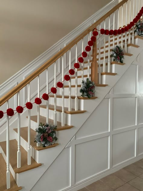 Xmas Decorations For Stairs, Christmas Decor Railing Stairways, Xmas Decor For Stairs, Stair Decor Christmas, Stocking On Stairs, Stairs Xmas Decorations, Spiral Stairs Christmas Decorations, Xmas Stairs, Christmas Penguin Staircase