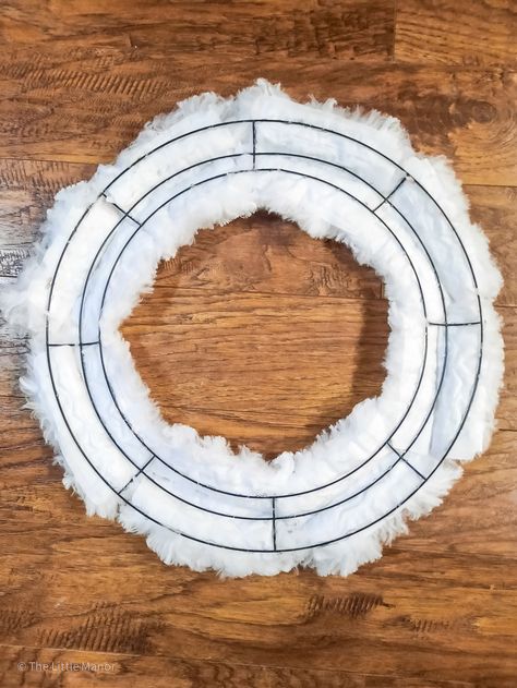 Christmas Owl Wreath, Winter Wreath Diy, Deco Mesh Wreaths Diy, Owl Christmas, White Christmas Wreath, Holiday Wreaths Diy, Owl Wreaths, Christmas Wreaths Diy Easy, Mesh Wreath Diy