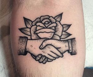 Handshake Tattoo, Traditional Tattoo Black And White, Engraving Tattoo, Neotraditional Tattoo, Beginner Tattoos, Grunge Tattoo, Henna Tattoo Hand, Traditional Tattoo Sleeve, Sibling Tattoos