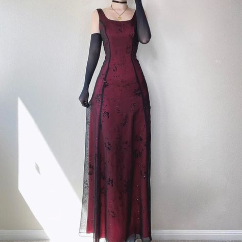 Goth Prom Dress, Prom Dress Inspo, Classy Prom Dresses, Prom Dress Inspiration, Cute Prom Dresses, Pretty Prom Dresses, Fairytale Dress, Prom Outfits, Grad Dresses