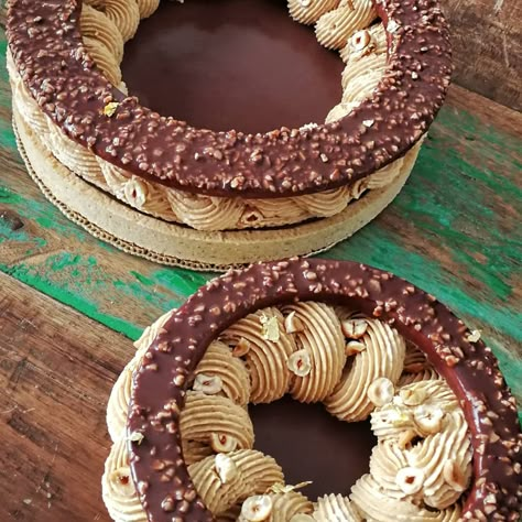 Paris Brest, Modern Cakes, Big Cakes, Pastry Art, Handmade Chocolates, Cake Lover, Just Cakes, Plated Desserts, Snack Cake