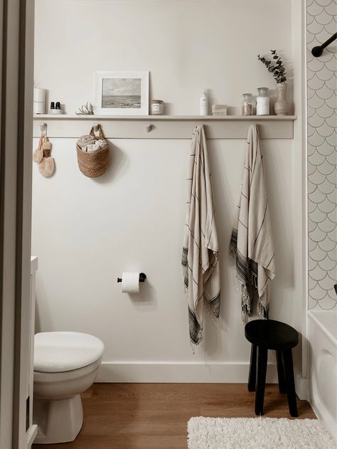 Bathroom Towel Rack Ideas, Neutral Bathroom Decor, Bathroom Towel Hooks, Boys Bathroom, Bathroom Hardware Set, Bathroom Inspiration Decor, Girls Bathroom, Upstairs Bathrooms, Toilet Storage