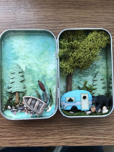 Painted Altoid Tins, Altoids Box Ideas, Flower Hacks, Mint Tin Crafts, Tin Crafts, Craft Hacks, Matchbox Crafts, Tin Can Art, Altoid Tin