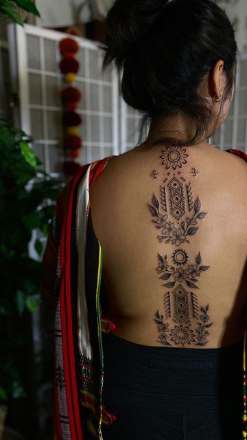 Made In The Philippines Tattoo, Filipino Neck Tattoo, Tattoo Ideas Female Filipino, Feminine Filipino Tattoo, Filipino Back Tattoo Women, Filipino Tattoos Traditional, Native Filipino Tattoo, Belizean Tattoos, Traditional Philippine Tattoo