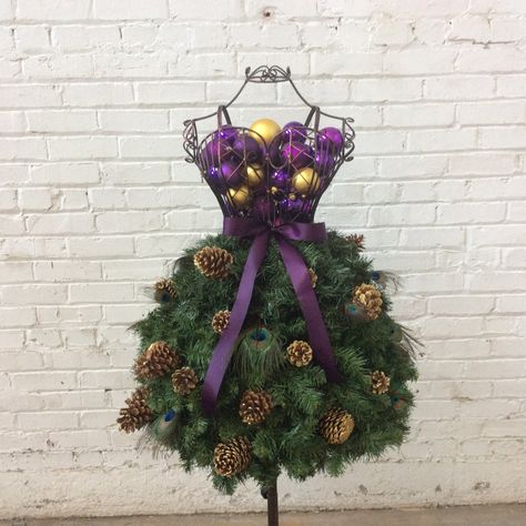 DIY Christmas Tree Dress Form Dress Form Christmas Tree, Mannequin Christmas Tree, Christmas Tree Dress, Tree Dress, Christmas Decorations For Kids, Navidad Diy, Diy Holiday Decor, Tree Diy, Diy Christmas Tree