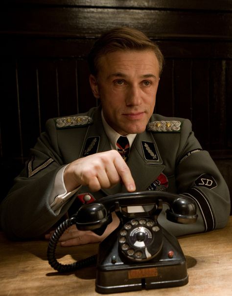 Christoph Waltz in character as "Col. Hans Landa" for "Inglourious Basterds", 2009 Christopher Waltz, Hans Landa, Quentin Tarantino Movies, Inglorious Basterds, Tarantino Films, Damien Chazelle, Inglourious Basterds, Christoph Waltz, Movie Moments