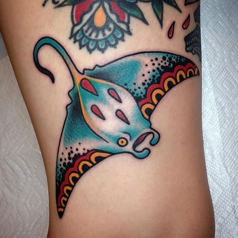 Traditional Tattoo Artwork, Aquatic Tattoo, Manta Ray Tattoo, Small Traditional Tattoo, Traditional Tattoo Black And White, Fake Skin Tattoo, American Traditional Sleeve, Stingray Tattoo, Ray Tattoo