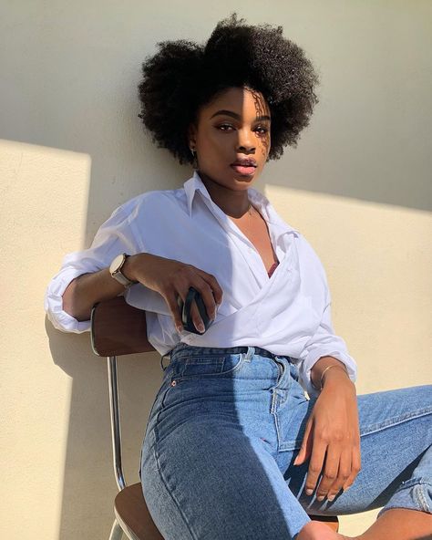 P E T I T   S O L A Y Y’s Instagram profile post: “Jean chemise la base les gars  Jean @prettylittlething” Short Natural Curly Hair, Hair Afro, Pelo Afro, Professional Women, Afro Hairstyles, Business Casual Outfits, Looks Style, Curly Hair Styles Naturally, Beautiful Black Women