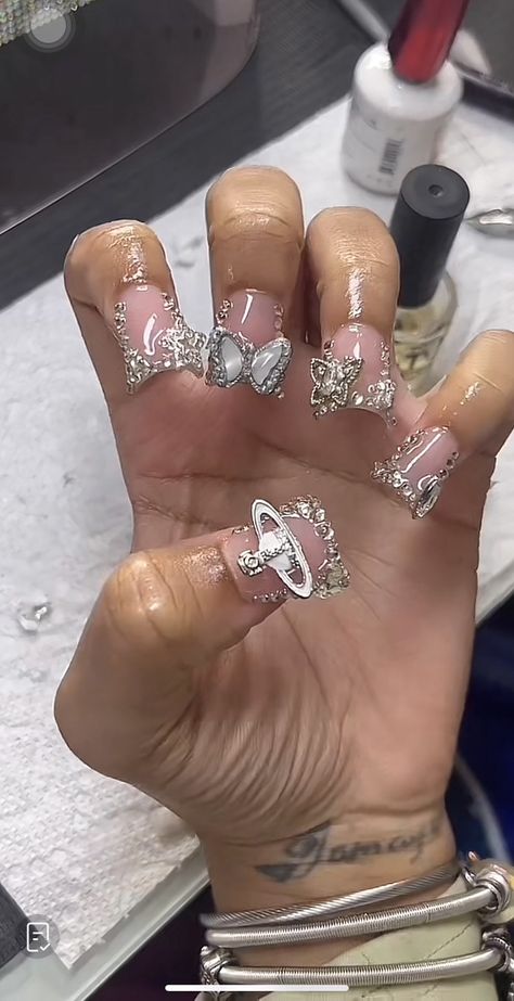 Birthday Nails Sliver, Silver Nails With Charms, Nail Designs With Rhinestones Short, White Nails Charms, Junk Duck Nails Short, Sweet 16 Birthday Nails, Nails Acrylic With Charms, Acrylic With Charms, Silver Birthday Nails