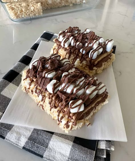 Rice Krispie Treats Cereal, Best Disneyland Food, Rice Krispie Treats Recipe, Picky Palate, Chocolate Peanut Butter Desserts, Krispie Treats Recipe, Disneyland Food, Krispy Treats, Peanut Butter Sandwich