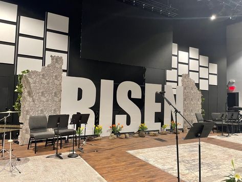 Convention Stage Decorations, Easter Stage Decor, Easter Sunday Church Decoration Ideas, Easter Decor Church Stage Design, Good Friday Church Decorations, Church Conference Decor, Church Event Decorations, Diy Stage Design, Easter Decor Church