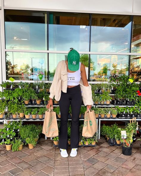 TARYN 👼🏽 on Instagram: “headed to the grocery store, do you need anything?” Cute Grocery Shopping Outfit, Grocery Outfit Aesthetic, Cute Grocery Store Outfit, Grocery Outfits, Grocery Store Outfit, Retro Grocery Store Aesthetic, Girl Grocery Shopping Aesthetic, Do You Need, Grocery Store