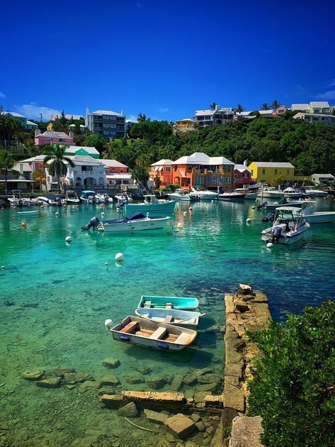 Bermuda Island, Colorful Homes, Colorful Houses, Island Destinations, Island Vibes, I Want To Travel, Turquoise Water, Holiday Destinations, Beautiful Islands