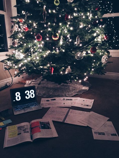 Time Management College Student, 100 Life Hacks, Students Christmas, Study Mode, College Aesthetic, Study Pictures, Academic Motivation, Pro Tip, College Study