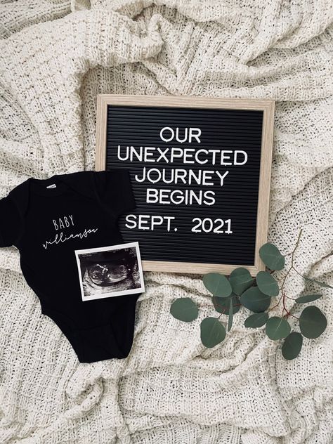 Unexpected Pregnancy Announcement, Diy Pregnancy Announcement, Simple Pregnancy Announcement, Baby Surprise Announcement, Surprise Pregnancy Announcement, Unexpected Pregnancy, Baby Announcement Photoshoot, Creative Pregnancy Announcement, Fun Baby Announcement