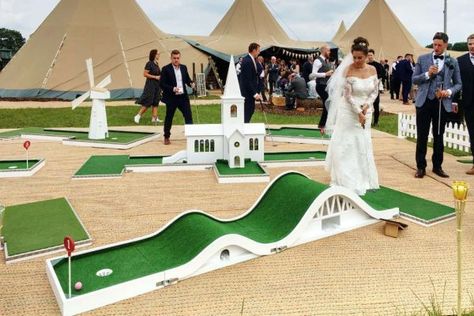 wedding mobile mini golf the honeymoon – tipiunique Diy Put Put Course, Crazy Golf Ideas, Wedding Crazy Golf, Put Put Golf Course Diy, Diy Mini Golf Course Ideas, Outdoor Mini Golf, Mini Golf Games, Mini Putt, Indoor Mini Golf