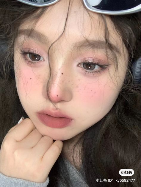 Flushed Cheeks Makeup, Korean Freckles, Cute Innocent Makeup, Innocent Makeup Look, Innocent Makeup, Xiaohongshu Makeup, Bunny Makeup, Makeup Practice, Rectangle Face