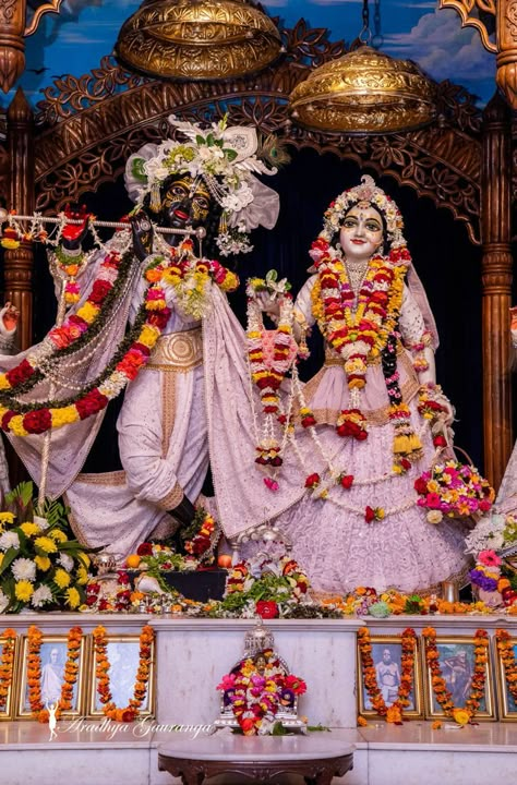 Krishna Mandir, Prem Mandir, Cartoons Krishna, Vrindavan Photography Pictures, Radhe Krishna Wallpapers, Hanuman Photos, Krishna Book, Little Krishna, Lord Krishna Hd Wallpaper