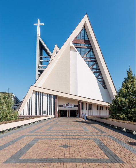 Church in Poland Anti Communist, Gallery Architecture, Church Design Architecture, Church Building Design, Galleries Architecture, Modern Church, Church Pictures, Sacred Architecture, Religious Architecture