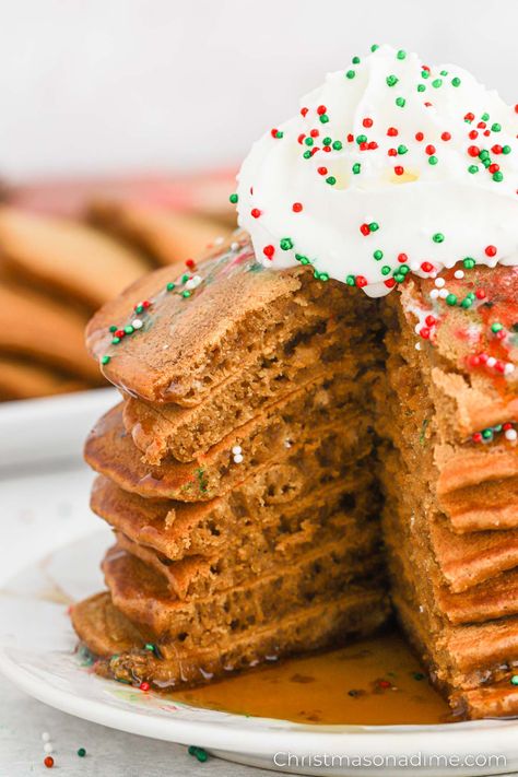 Gingerbread Pancakes Gingerbread Pancakes Recipe, Gingerbread Pancakes, Easy Pancake, Pancake Toppings, Pancake Breakfast, Christmas Morning Breakfast, Gingerbread Recipe, Pancakes Easy, Christmas Breakfast