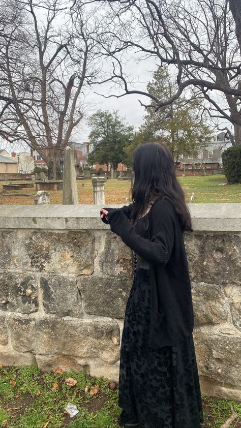 Dark Flowy Outfit, Goth Outfits With Long Skirts, Modern Goth Fashion, Goth Fall Aesthetic, Goth Church Outfit, Southern Goth Outfits, Goth Outfits Simple, Outfits With Long Black Skirts, Warm Goth Outfit